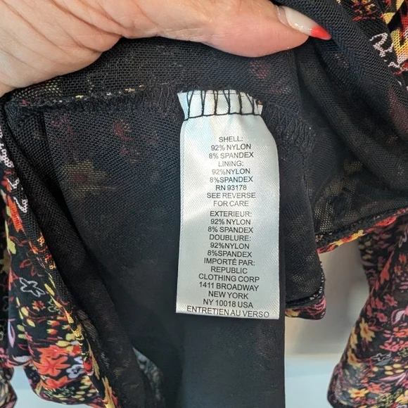 T Tahari Floral Women's Top - Black Multicolor Size Large - Picture 6 of 9